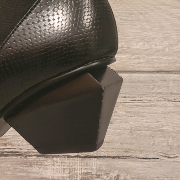 Unique Asymmetric United Nude Leather Heel Ankle Boots - Picture 9 of 14